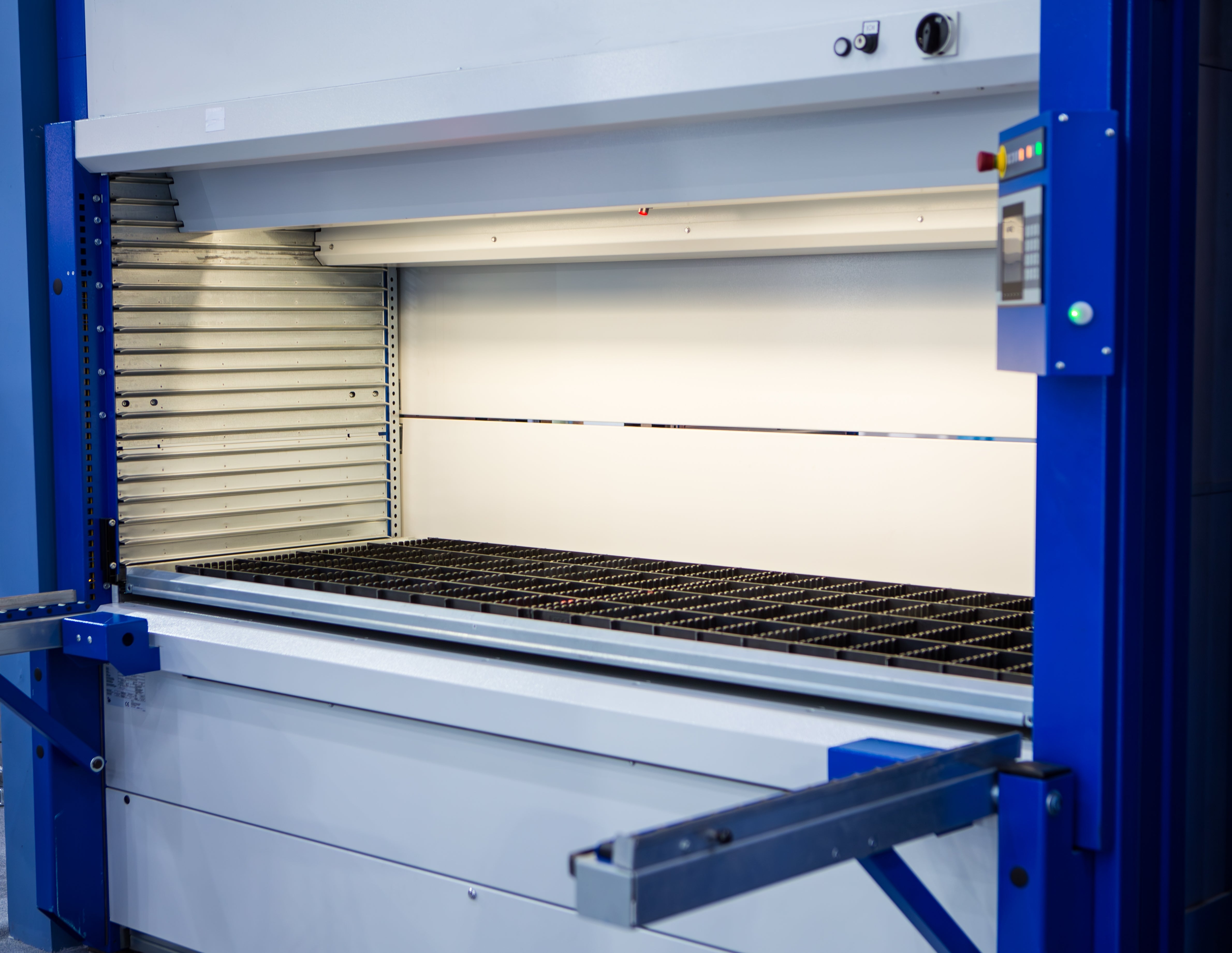 Individuelle Gefacheinteiler & Facheinteilungen für Lagerlifte, Vertikallifte